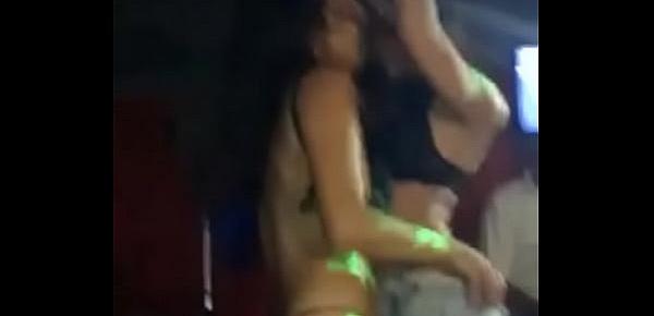  Pendejas argentas trolitas bailando desnudas en el boliche  18